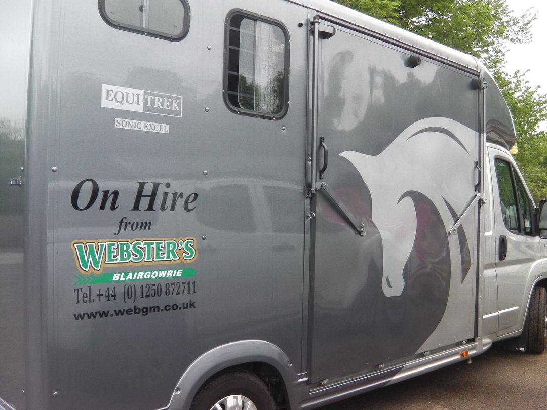 3.5T Self drive Equitrek Horsebox Hire